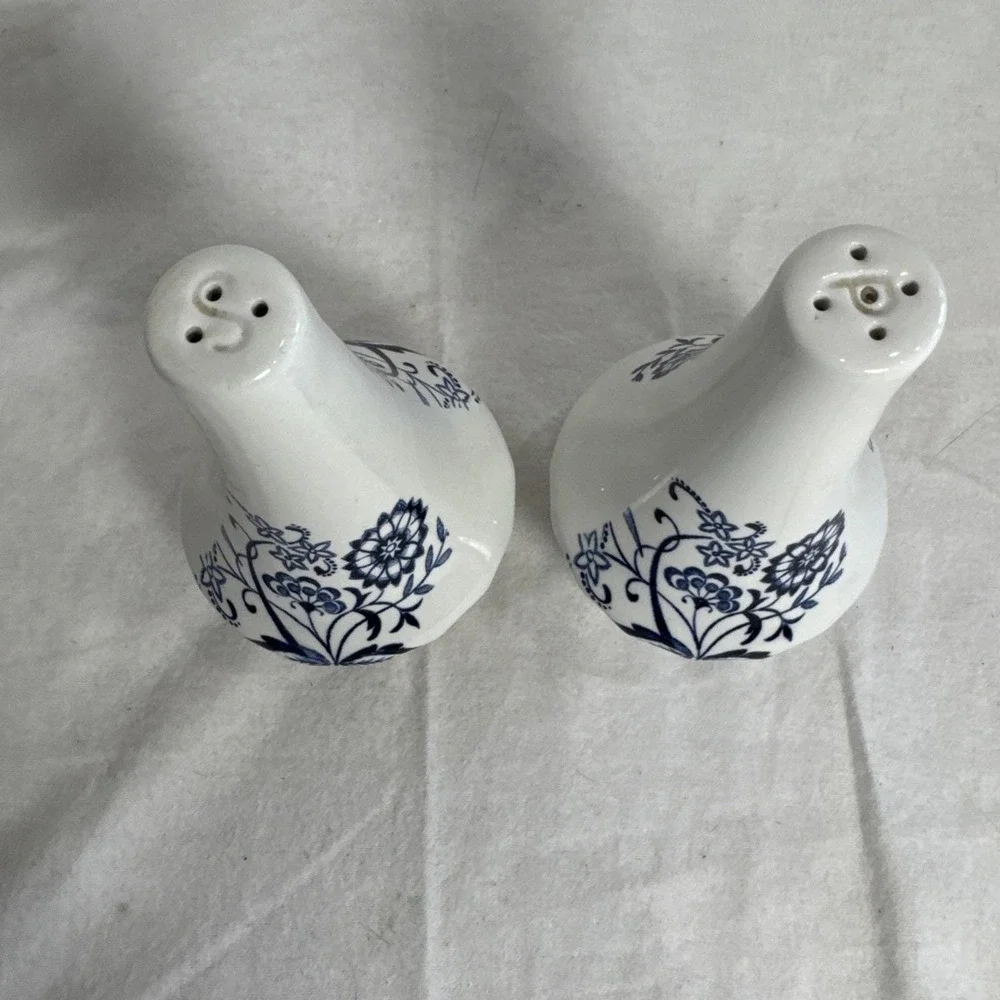 Vintage J&K Meakin Blue Onion Salt & Pepper Shaker Set 5.25